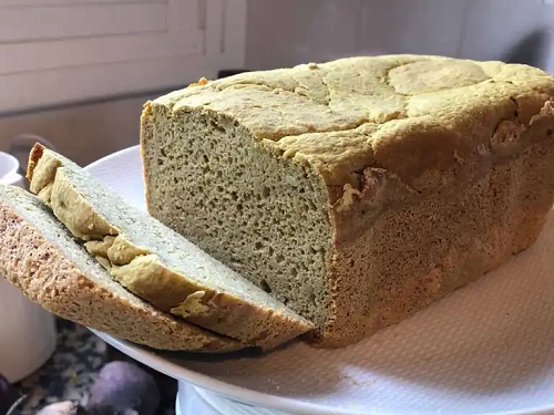 Pâine keto crescută și pufoasă