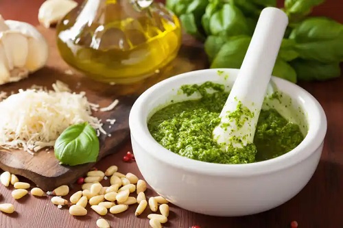 Pesto de usturoi verde