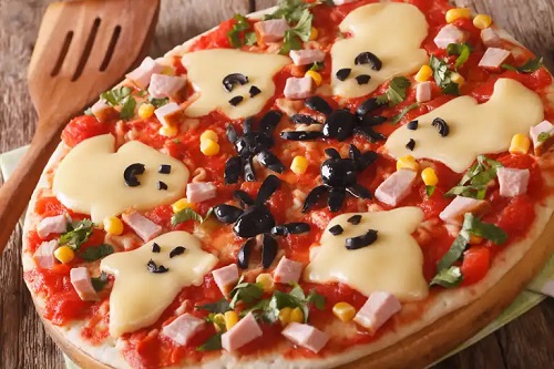 Pizza bolognese cu blat subțire