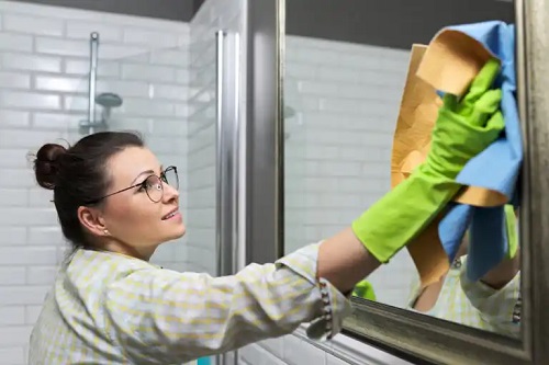 6 sfaturi pentru a curăța oglinzile casei
