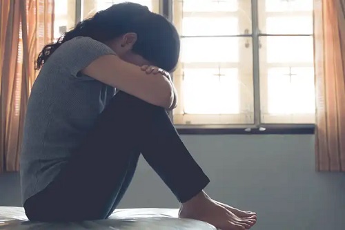 10 simptome ale depresiei la adolescenți