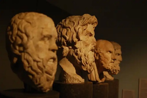 Statui cu mari filozofi