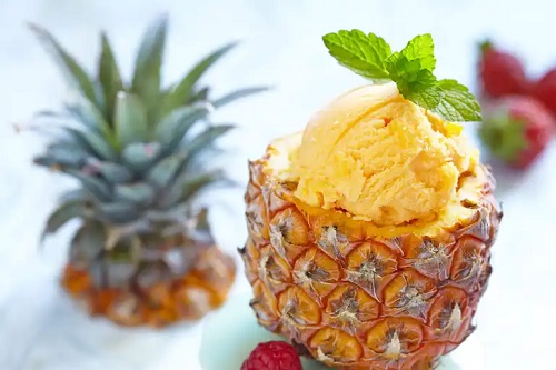 Ananas cu sorbet de fructe