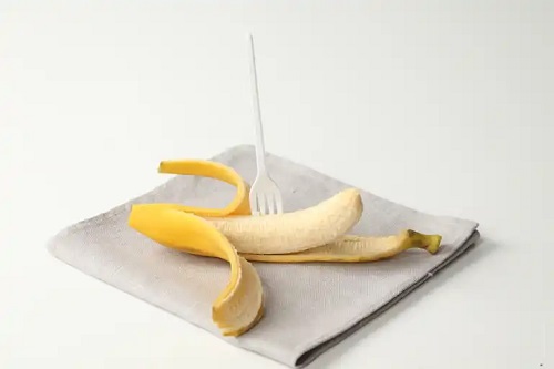 Banană decojită