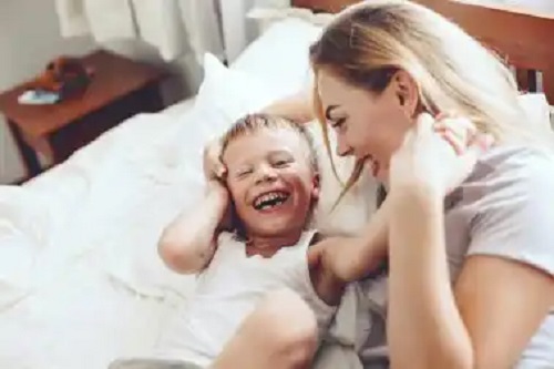 Beneficiile râsului la copii