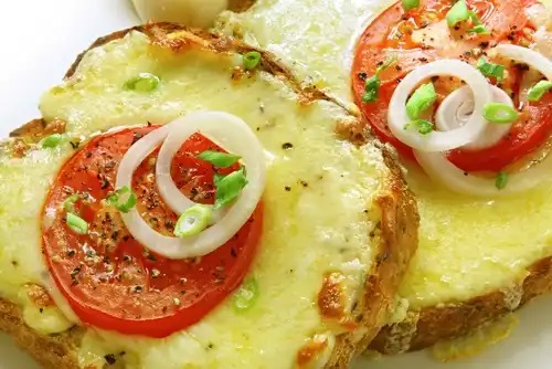 Rețetă de bruschete cu mozzarella și pâine de casă