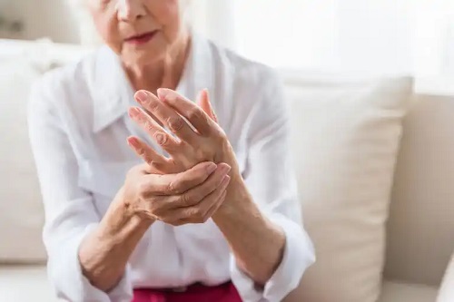 Busuiocul în artrita reumatoidă și 5 moduri de utilizare
