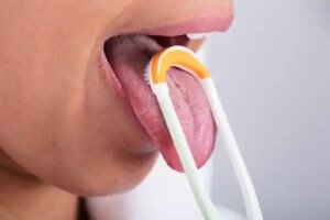 Curățătorul de limbă: ce este și cum se folosește?