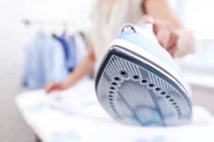 Câtă energie consumă un fier de călcat și cum reducem costurile?