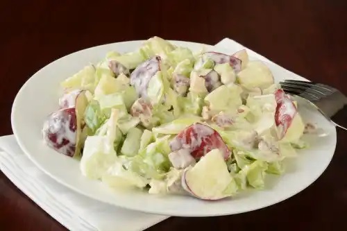 Farfurie cu salată Waldorf