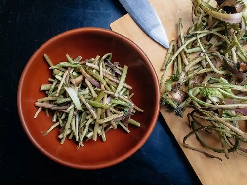 Farfurie cu tije de anghinare