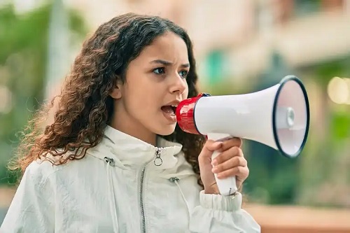 Fată care deosebește libertatea și desfrânarea