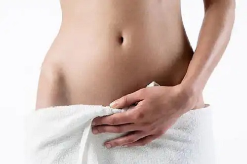 Femeie care poate preveni infecțiile vaginale