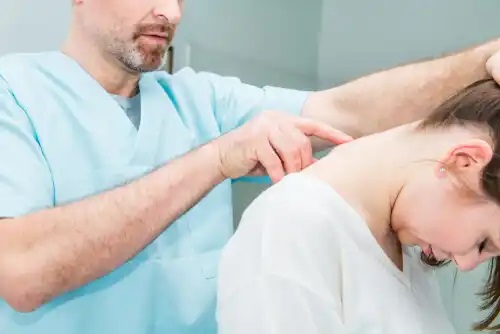 Medic ce tratează problemele cervicale