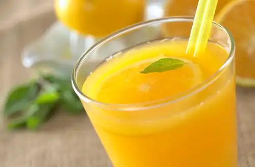 Pahar cu suc de portocale