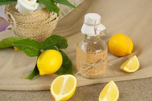 Produse de curățat geamuri naturale cu lămâie