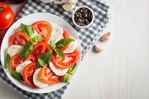 Salată cu busuioc
