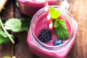 Nu rata aceste 6 smoothie-uri pentru a slăbi ușor