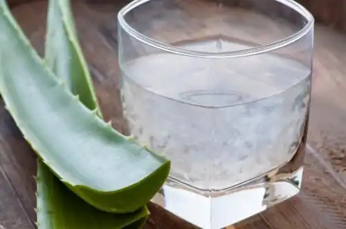 Soluții naturale pentru sângerarea gingiilor cu aloe vera