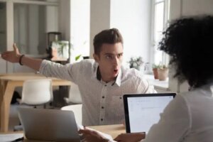 Caracteristicile unei persoane intransigente și cum să o tratezi