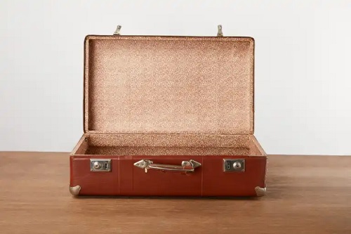 Cele mai bune 7 trucuri pentru a elimina mirosul urât din valize