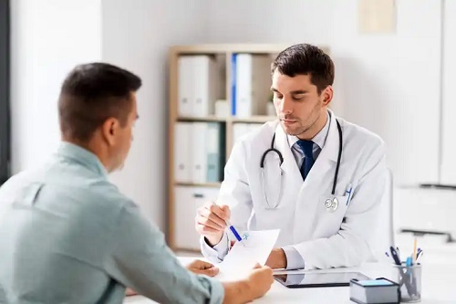 Medic ce oferă sfaturi pentru a călători cu boala inflamatorie intestinală