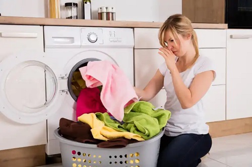 8 greșeli care provoacă mirosul urât al hainelor