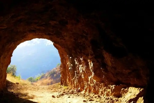Mitul peșterii lui Platon: semnificație și învățături