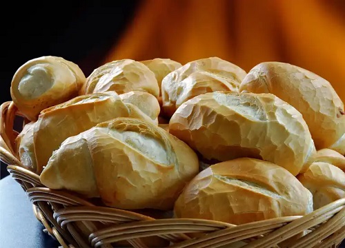 Pâine albă pufoasă