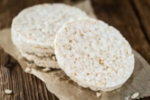 Rondelele de orez: beneficiile acestei gustări