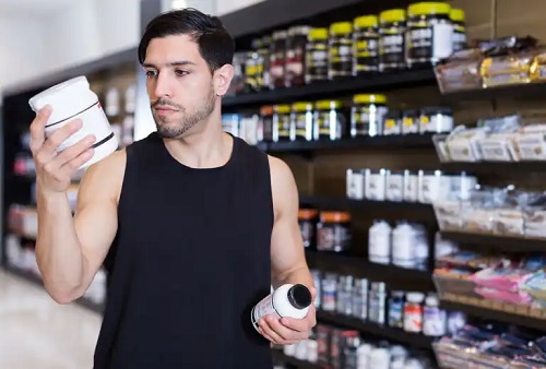 Sportiv care analizează valina și creșterea masei musculare