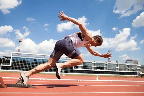 Sportiv pe pista de atletism