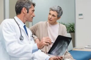 Suplimentele de stronțiu ajută la combaterea osteoporozei?