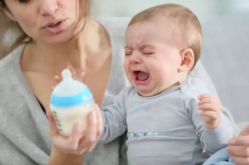 Femeie care cunoaște tipuri de temperament la bebeluși
