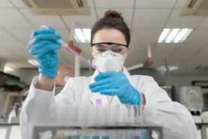 Terapia biologică în boala Crohn: avantaje și riscuri