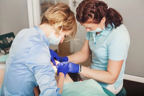 Tratament la medicul stomatolog