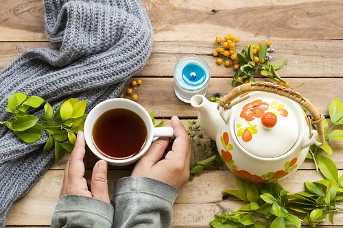 Cană de ceai și ceainic