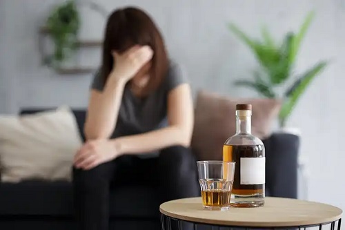 Femeie care știe relația dintre consumul de alcool și diabet