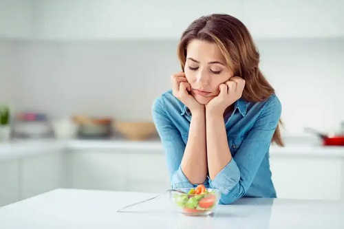 Femeie care a adoptat dieta de 1000 de calorii pe zi