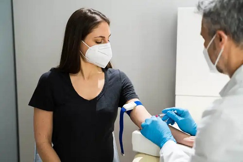 Medic care face corect un test de sarcină