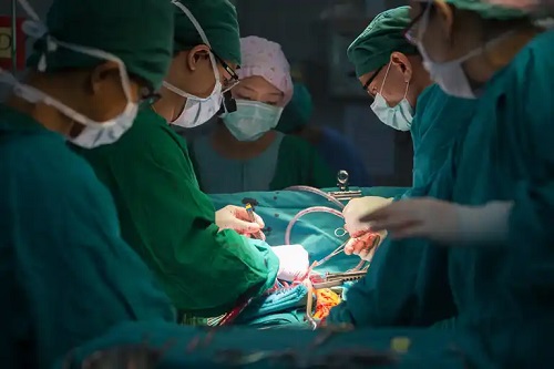 Medici care se ocupă de operația bariatrică