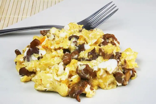 Omletă cu ciuperci