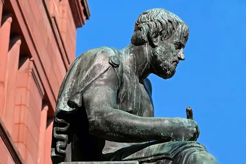 Statuia filozofului Aristotel