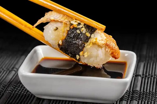Sushi cu sos de soia
