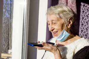 Este bine să folosești asistenții vocali pentru sănătate?