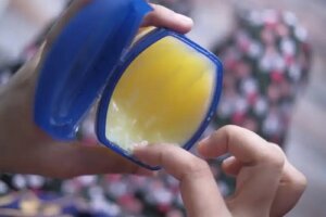 Ce este slugging? Tendința de îngrijire a pielii devenită celebră