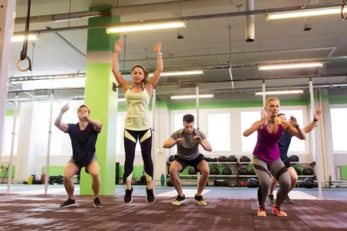 CrossFit WOD în sala de sport