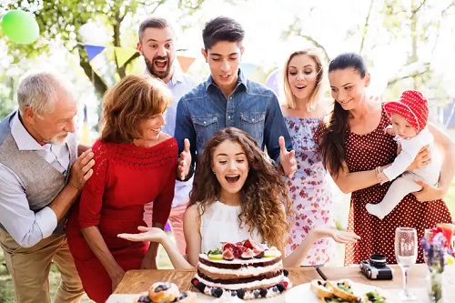 Cum putem sărbători ziua de naștere a adolescenților