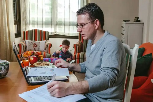 Efecte psihologice ale multitasking-ului în cazul părinților