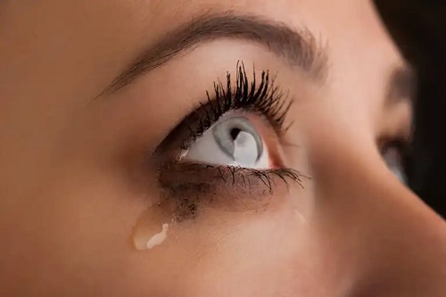 Femeie care plânge